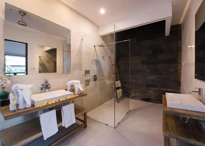 Sky-villa 3- 8 Bedroom Brilliant Location Between To Shopping 别墅 *