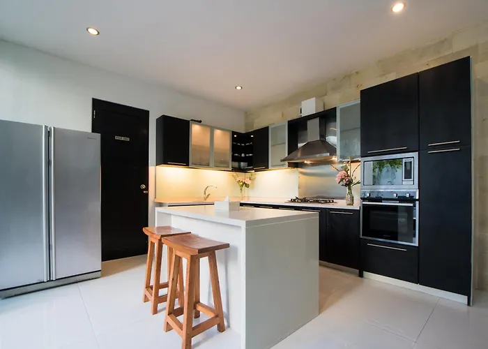 Sky-villa 3- 8 Bedroom Brilliant Location Between To Shopping * 塞米亚克