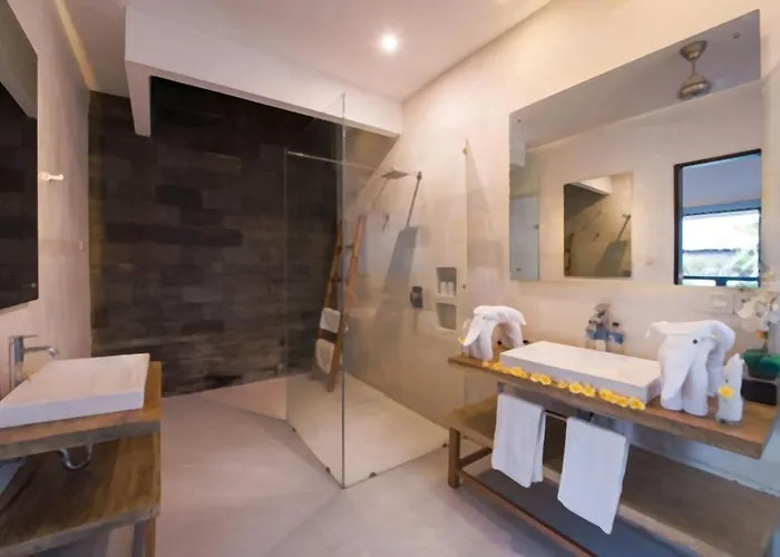 Sky-villa 3- 8 Bedroom Brilliant Location Between To Shopping 别墅 *