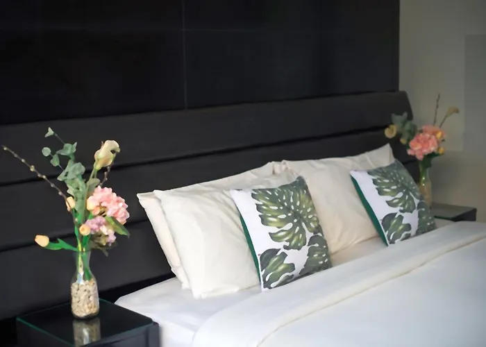 Sky-villa 3- 8 Bedroom Brilliant Location Between To Shopping 别墅 *
