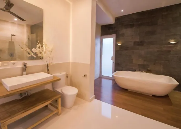 Sky-villa 3- 8 Bedroom Brilliant Location Between To Shopping 别墅 *