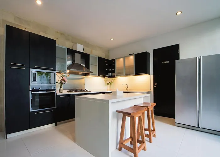 Sky-villa 3- 8 Bedroom Brilliant Location Between To Shopping 别墅 塞米亚克